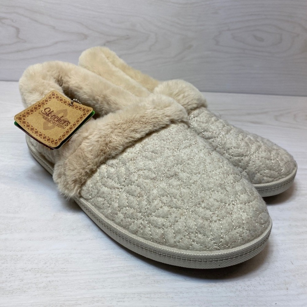 Skechers Womens 10 Wide Slippers Quilted Faux Fur Beige Vegan Memory Foam 167686